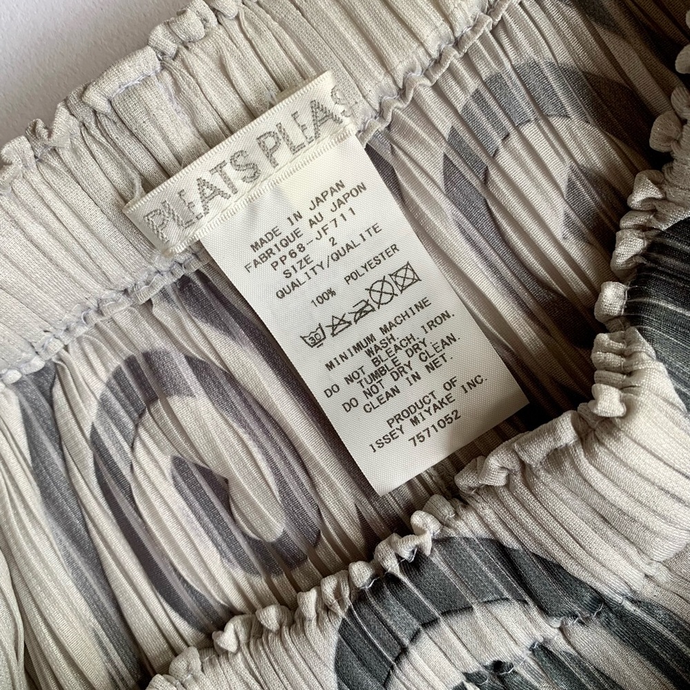 PLEATS PLEASE Issey Myake Graphic Print Pant - Picture 7 of 15